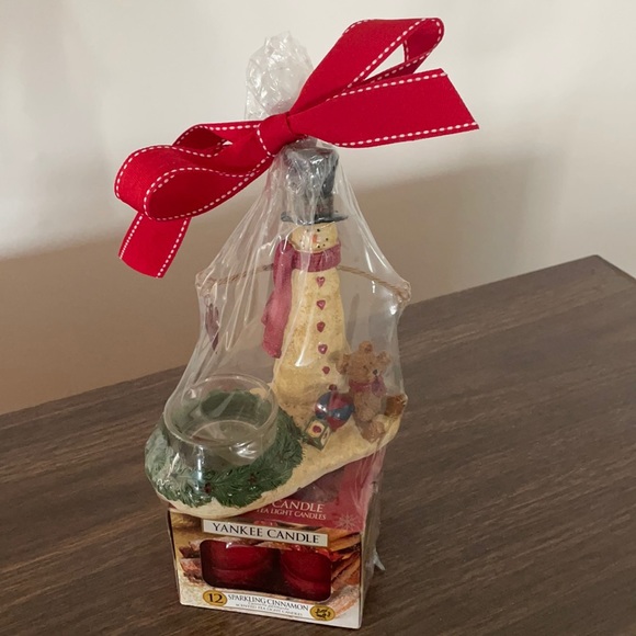 Yankee Candle Snowman collection Tea light holder w/pkg of 12 scented tea lights
